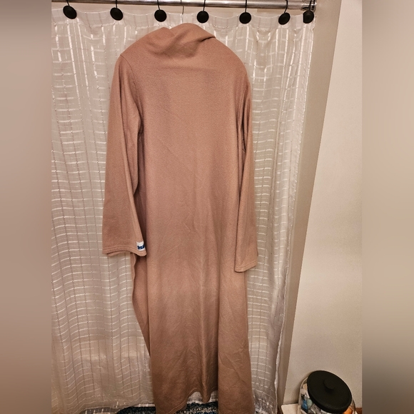 Snuggie - Picture 3 of 3